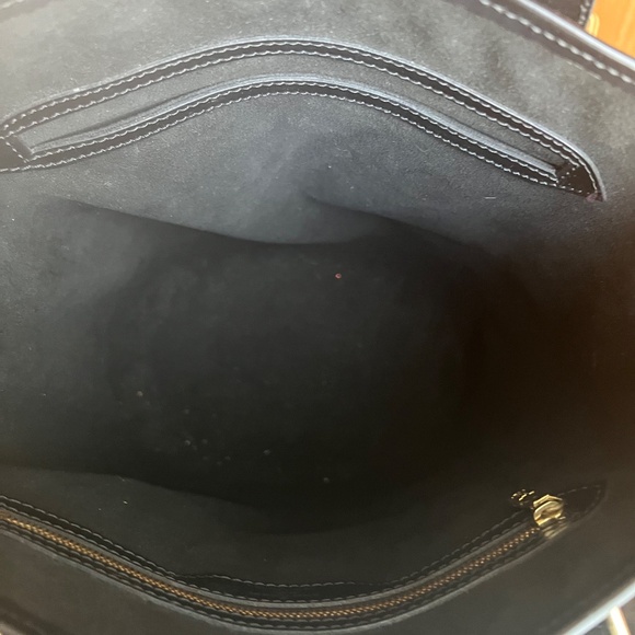 Louis Vuitton Epi GM Bucket Bag - Picture 9 of 13